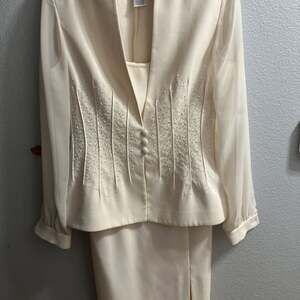 J.R. Nites Petites Caliendo Ivory Beaded Formal Evening 2-Piece Skirt Suit Set